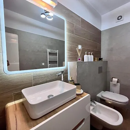 Flh - View Elegance With Balcony & Free Parking Apartment